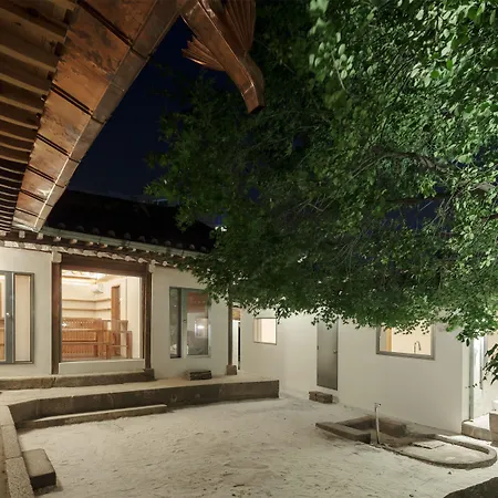 Side Hanok Residence