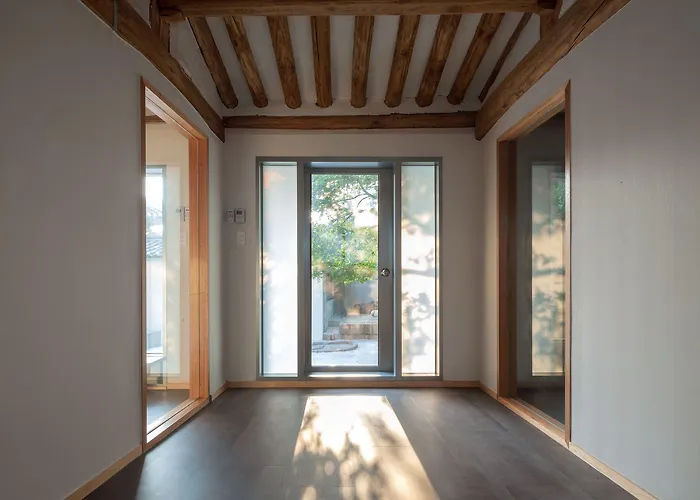 Side Hanok