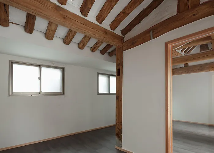 Hotel Side Hanok