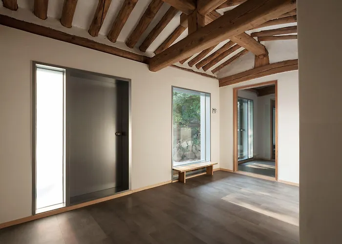 Side Hanok 2*