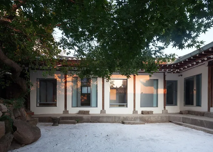 Side Hanok