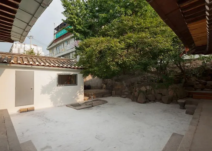 Side Hanok